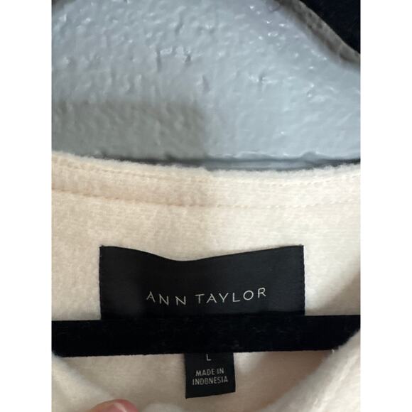 Women's Ann Taylor Wool Blend Jewel Neck Ivory Coat Knee Length sz L Minimalist - Picture 4 of 7